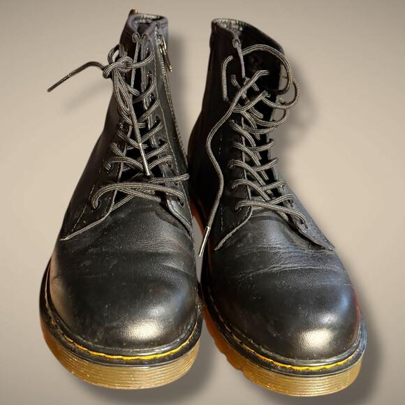 Women's Sz 5 DR. MARTENS 1460 Barely Worn Black Leather Side Zip Up Combat Boots - Picture 4 of 11